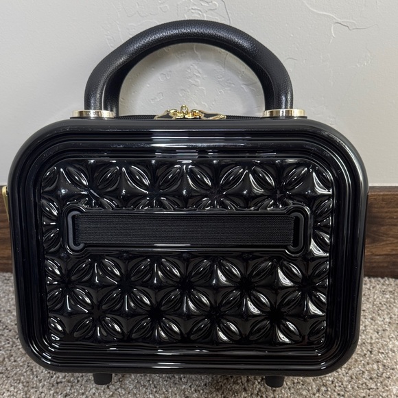 Chic Black Embossed Cosmetic Case - Picture 1 of 15